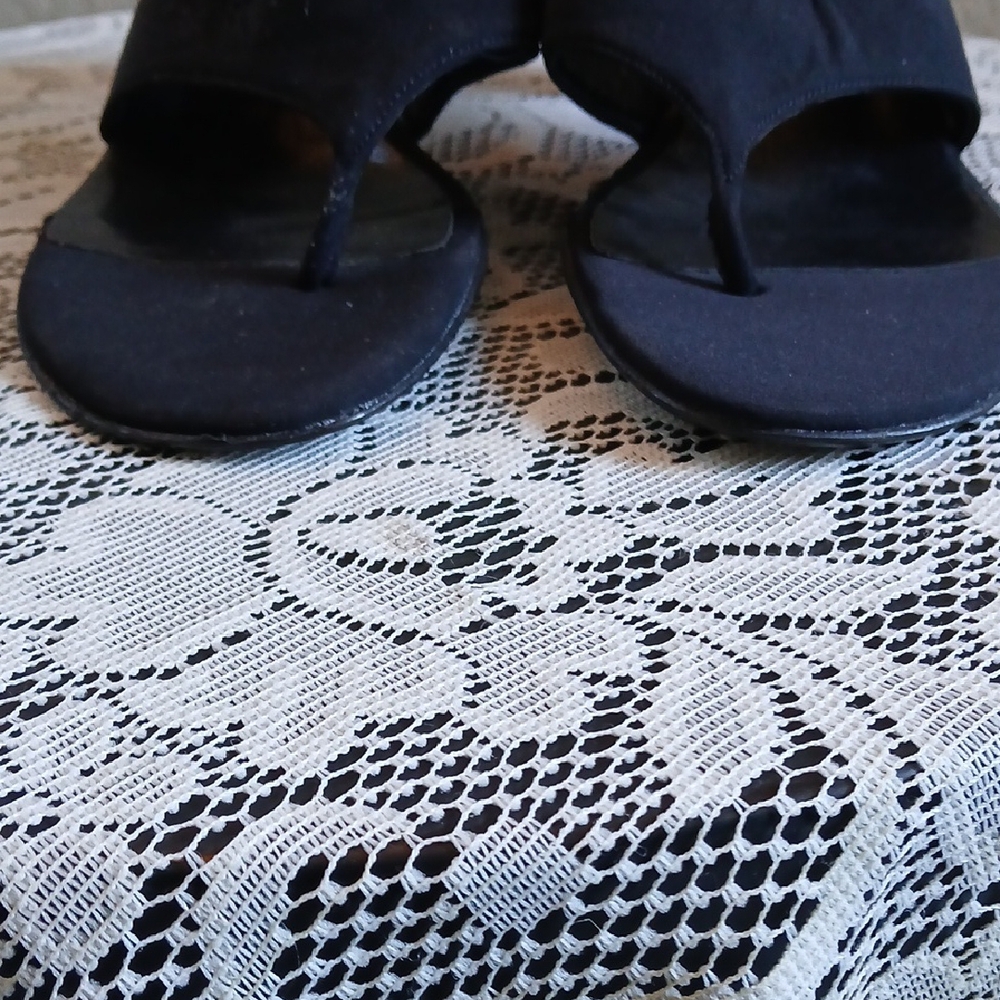 Black Cross-Strap Flat Sandals - image 6